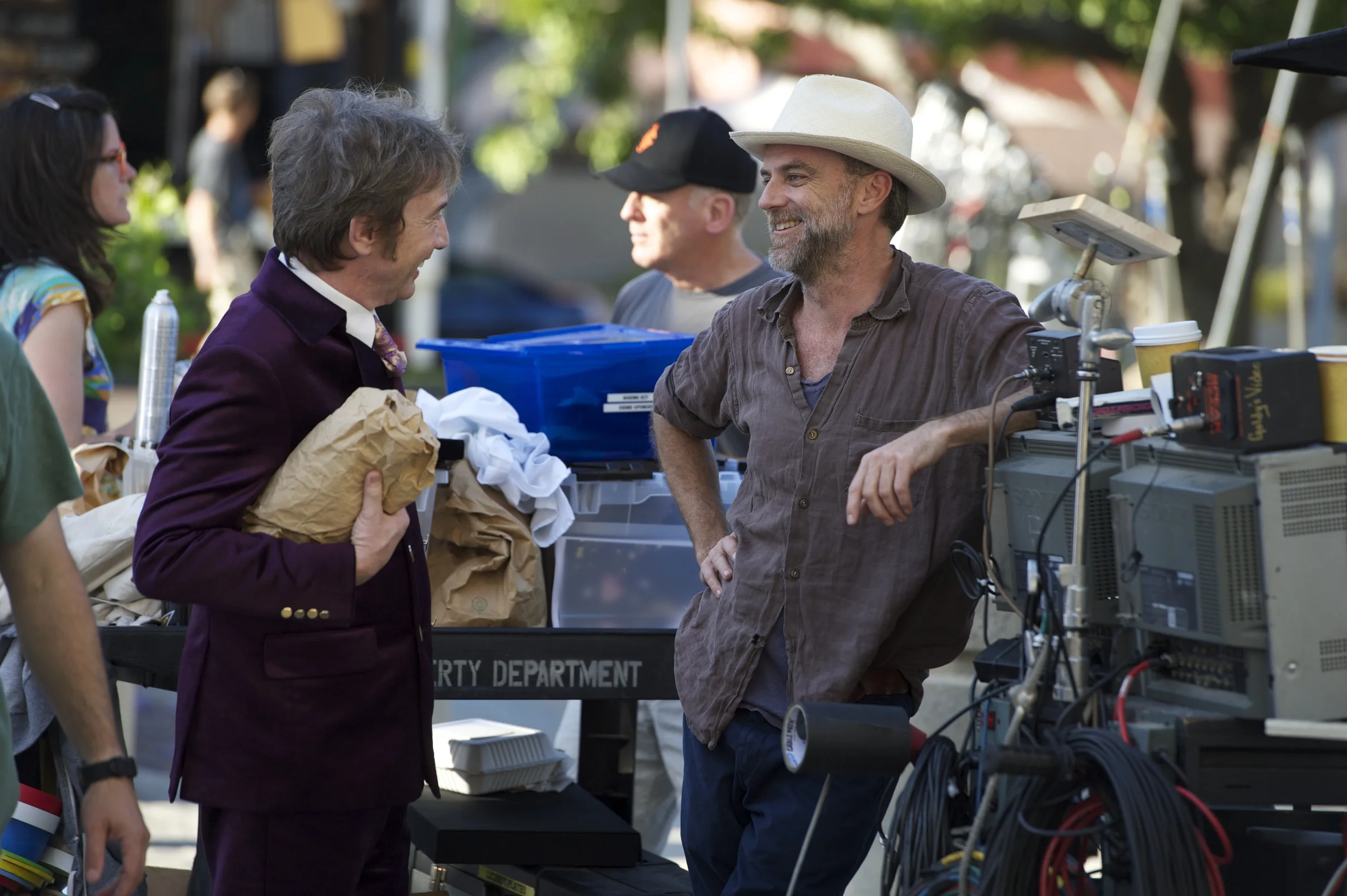 Martin Short and Paul Thomas Anderson discuss things on the set of Inherent Vice (2014)