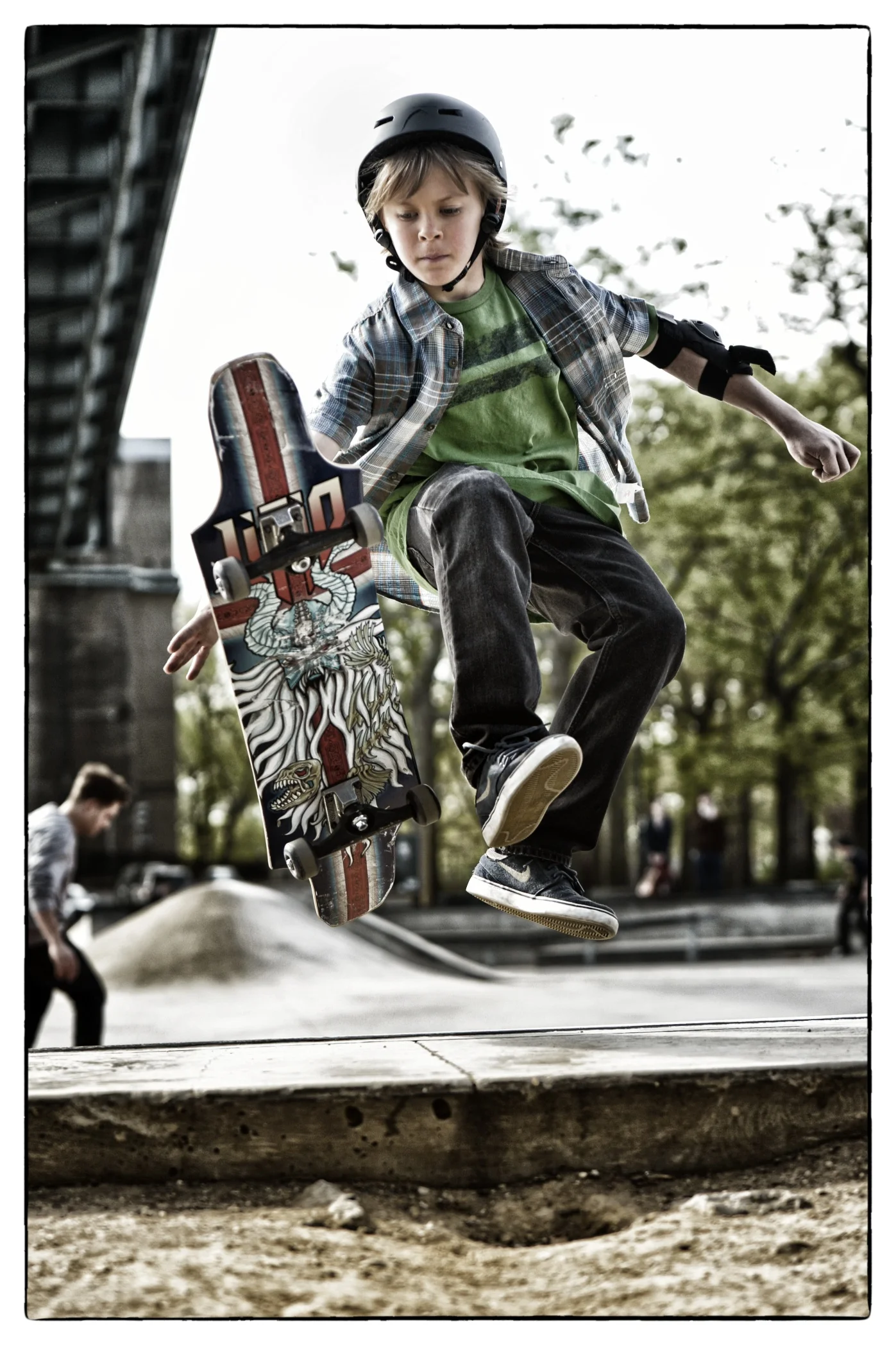 Marcus Antturi as Rich Melhoff rocking his new board in The Secret Life of Walter Mitty (2013)