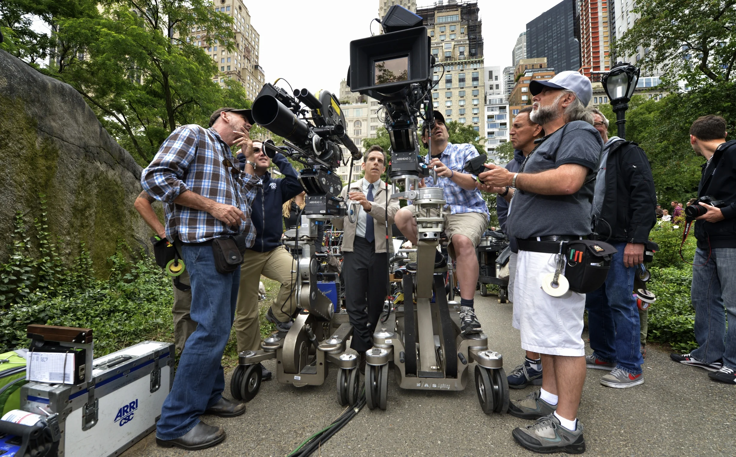 Ben Stiller and his camera crew shoot in Central Park on The Secret Life of Walter Mitty (2013)