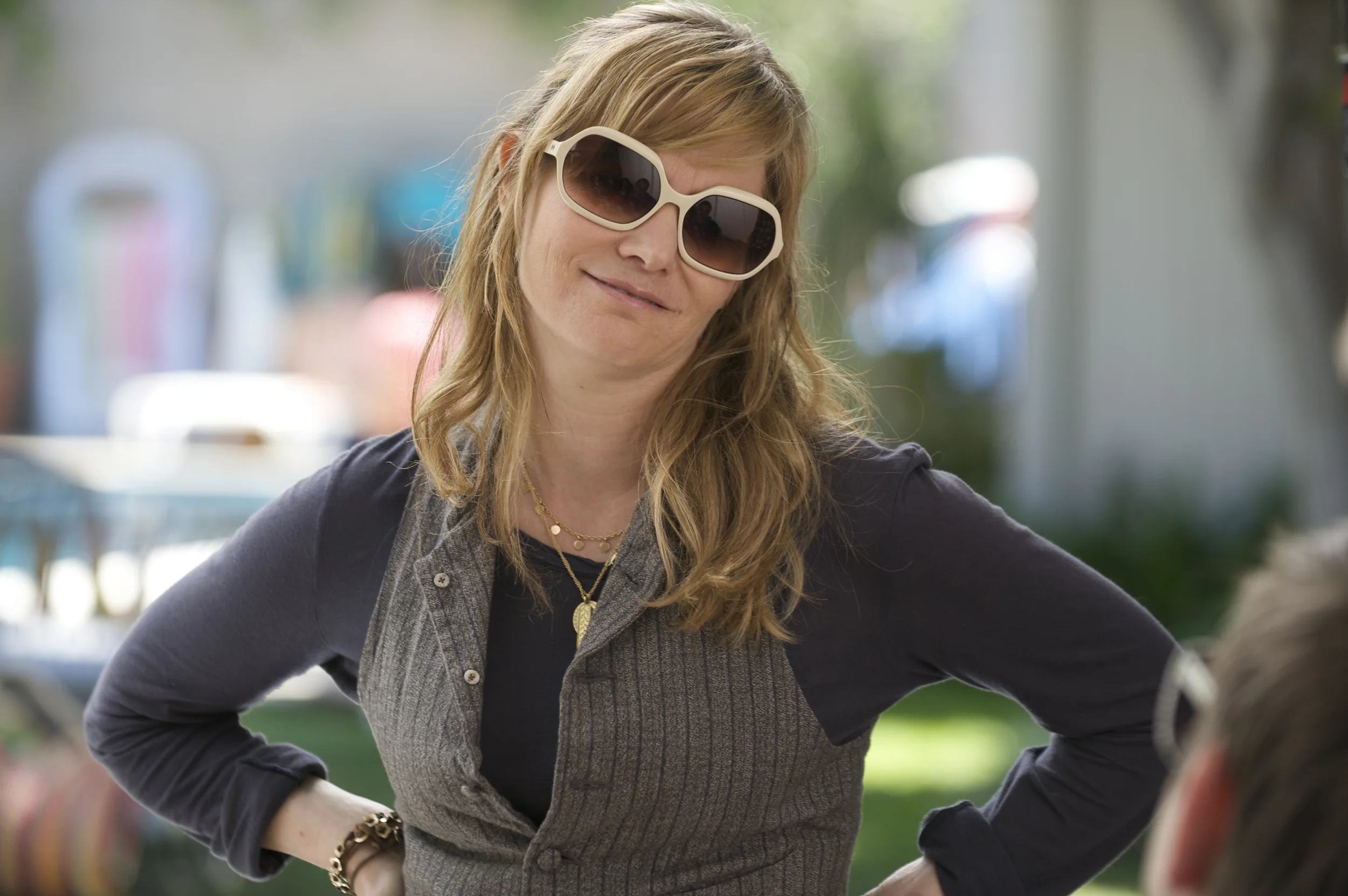 Jennifer Jason Leigh as Beth while meting Roger again in Greenberg (2010)