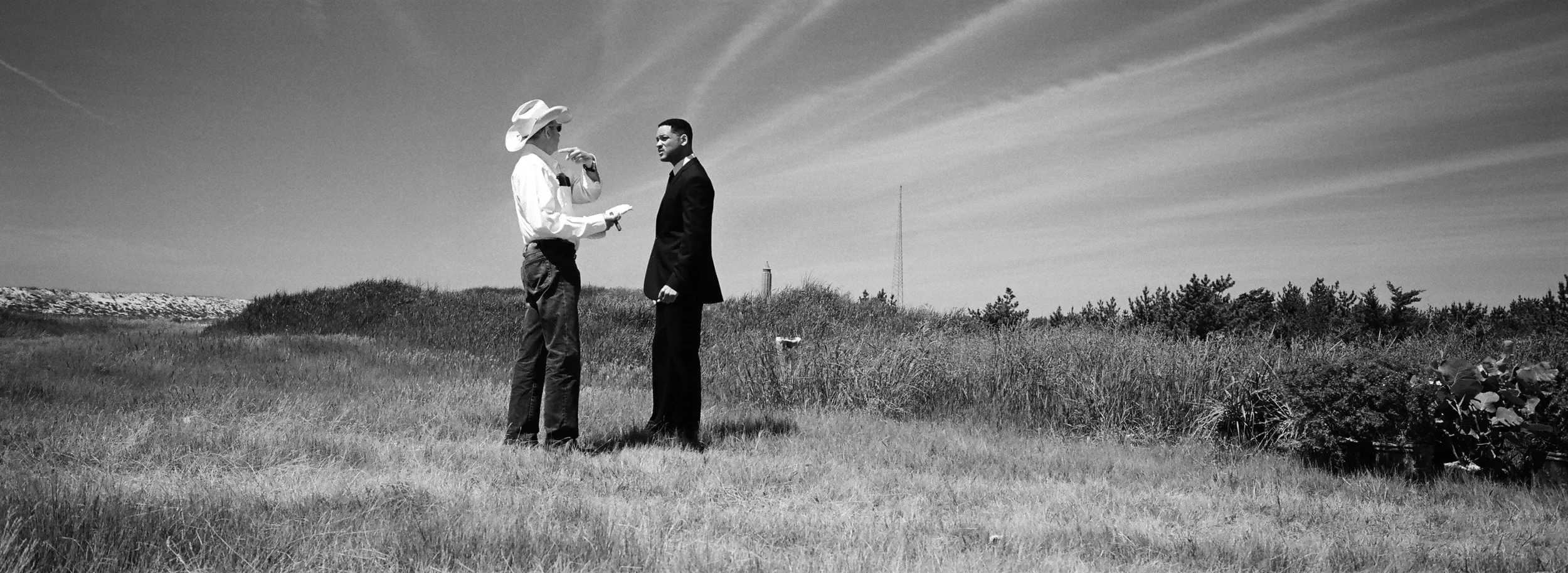 Director Barry Sonnenfeld and Will Smith chat on the set of Men in Black 3 (2012)