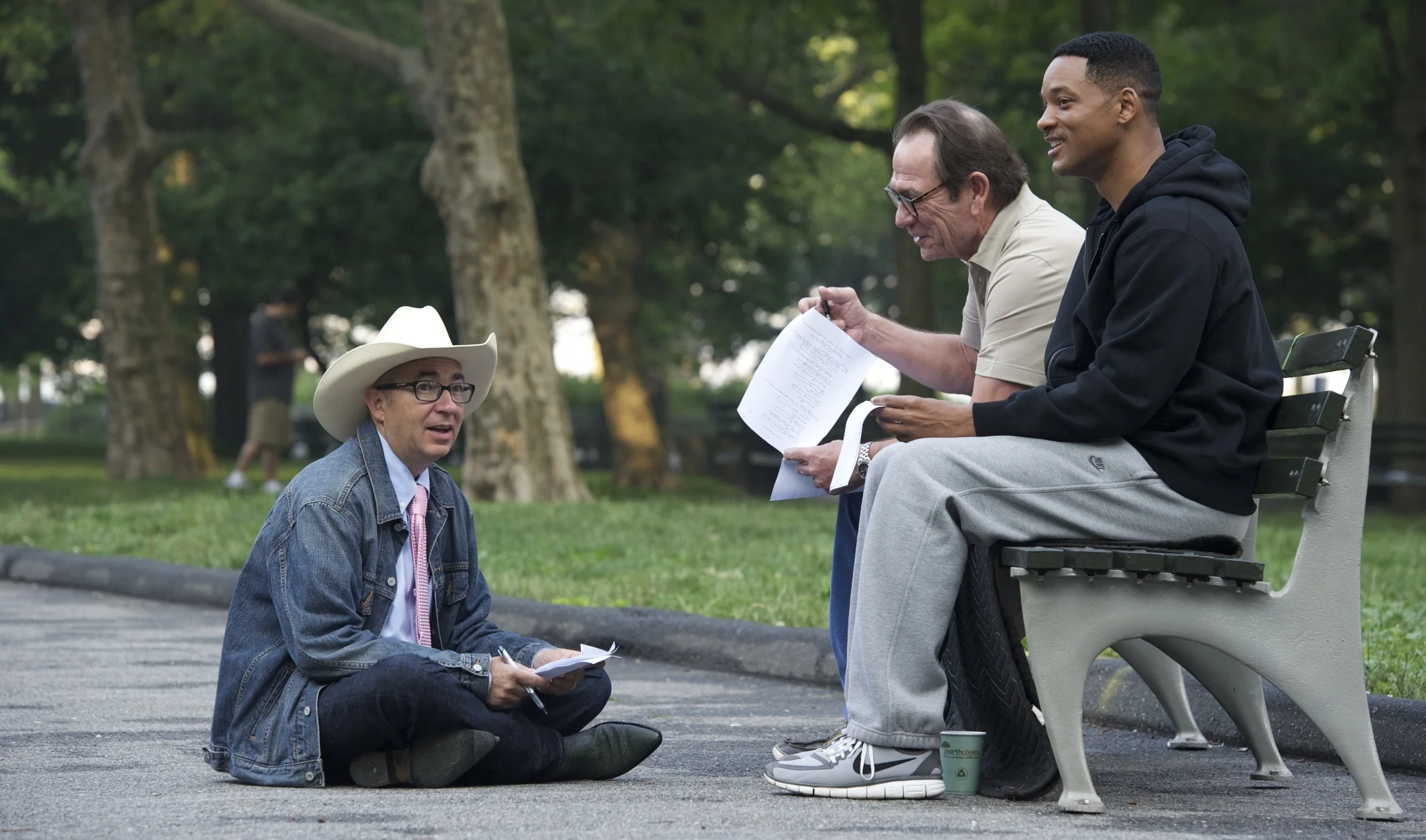 Director Barry Sonnenfeld read over the script with Tommy Lee Jones and Will Smith on the set of Men in Black 3 (2012)