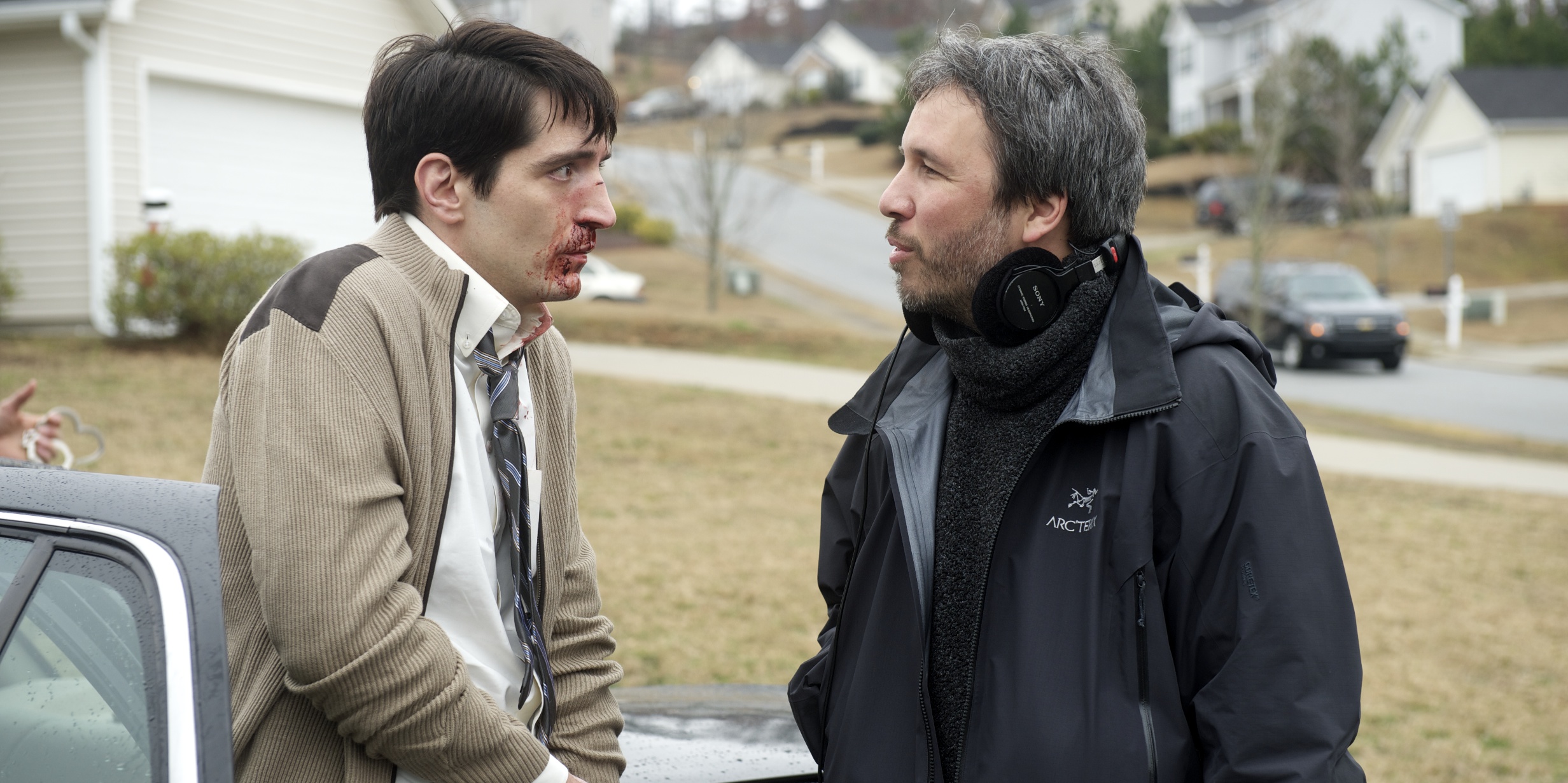 David Dastmalchian and Director Denis Villeneuve speak on the set of Prisoners (2013)