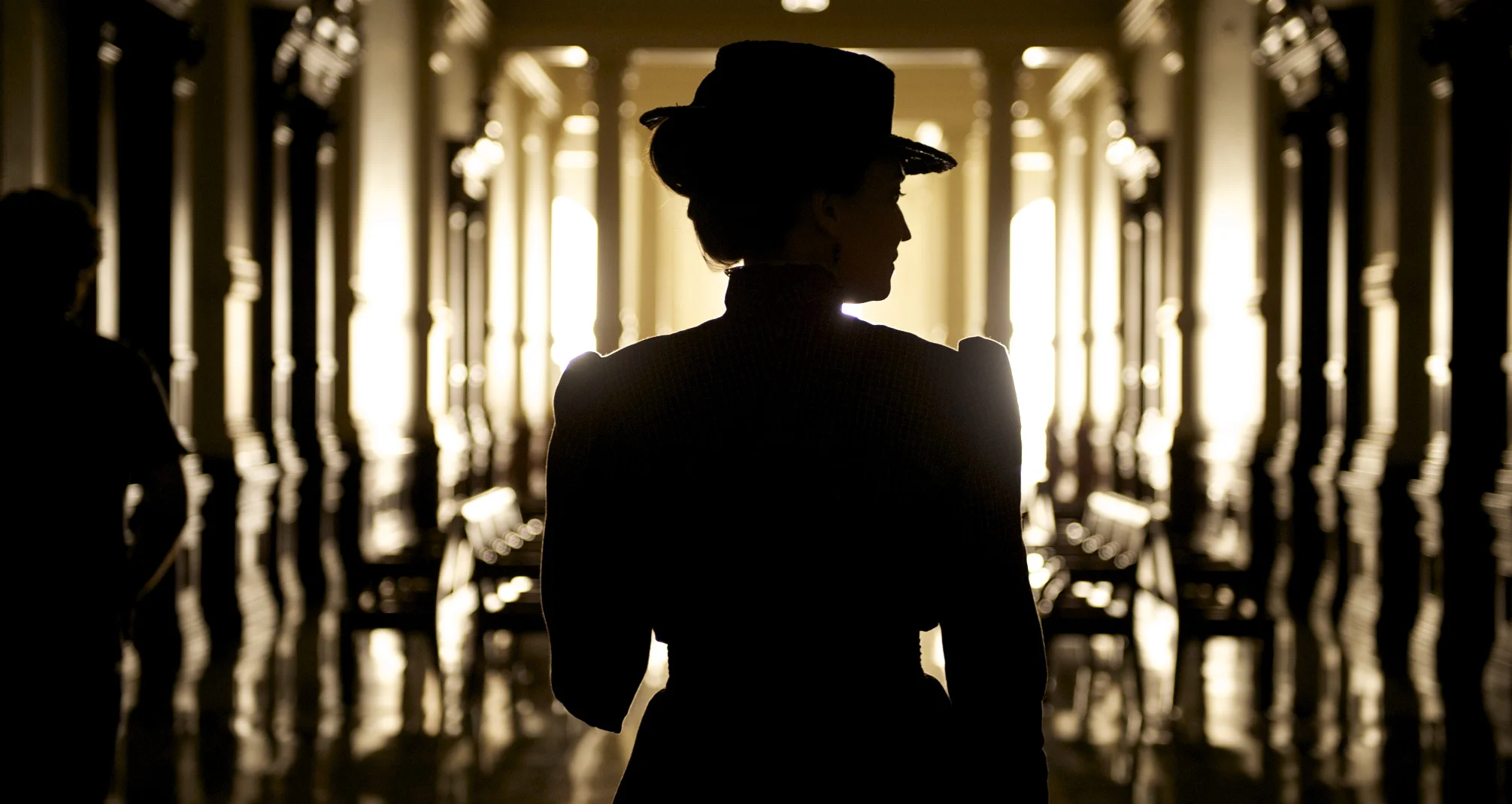 40-Year-Old Mattie Elizabeth Marvel walking down the hall in True Grit (2010)