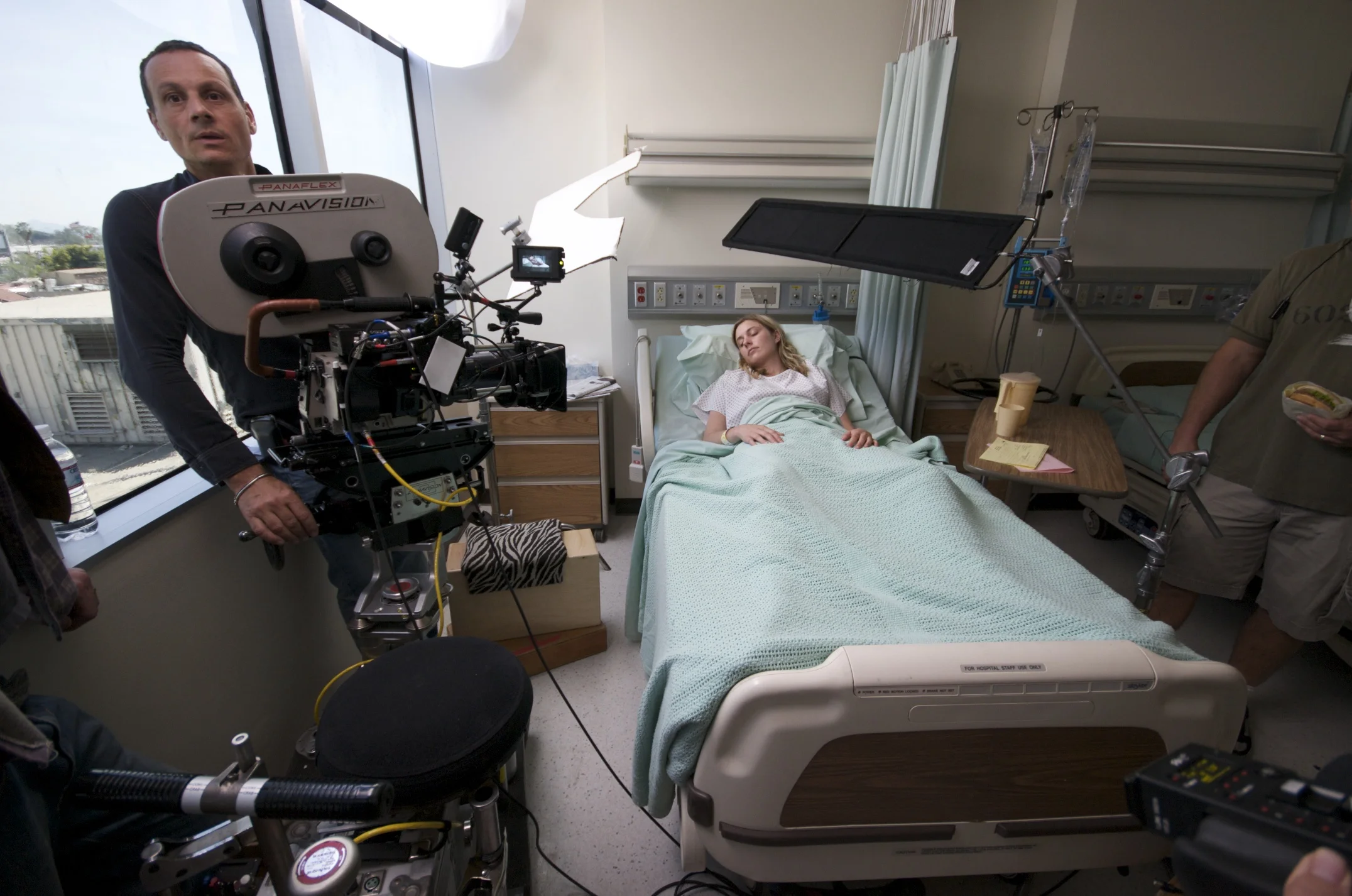 Camera operator Jacques Jouffret and Greta Gerwig in the hospital in Greenberg (2010)