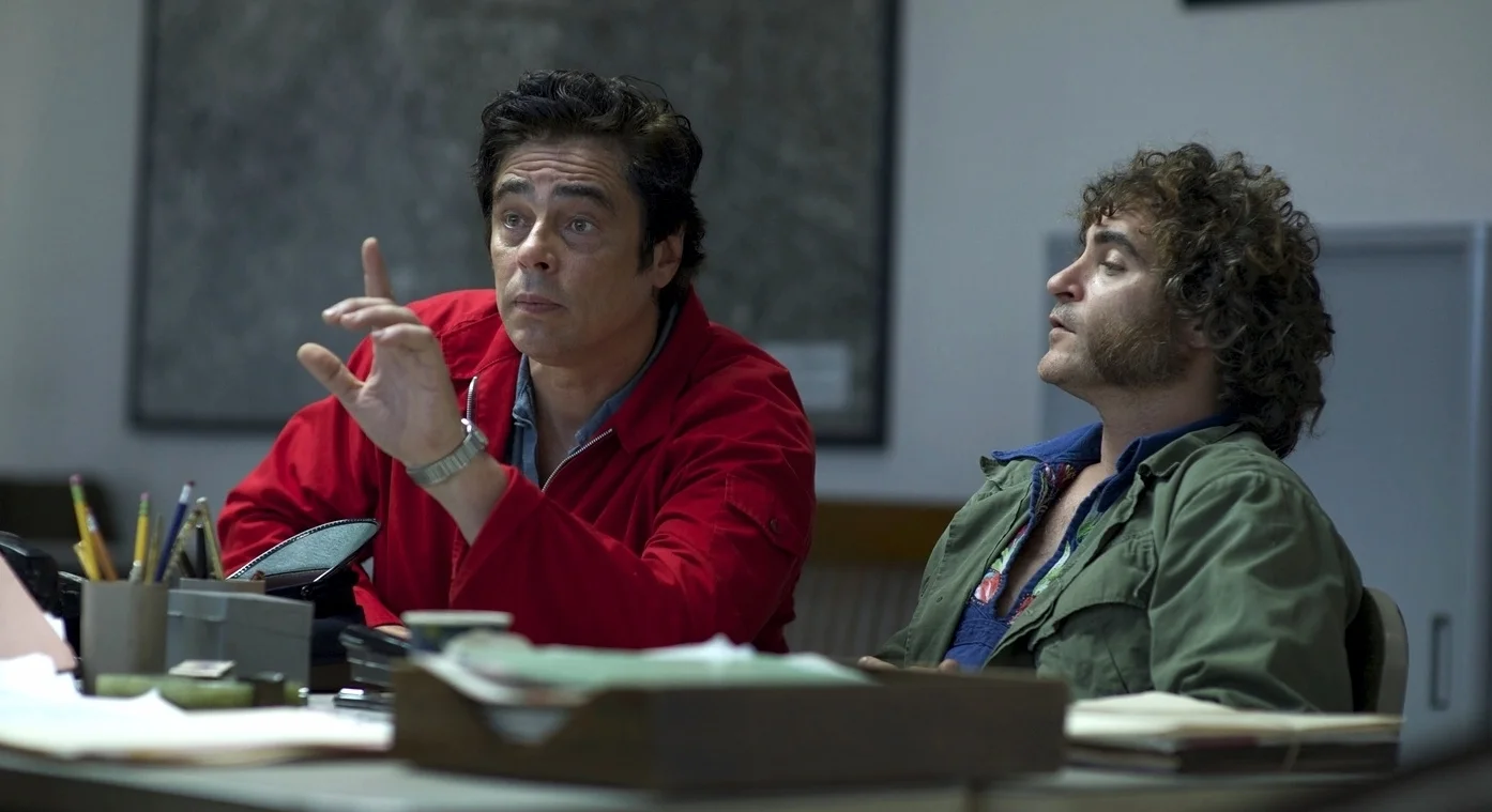 Benicio Del Toro as Sauncho Smilax, Esq. and Joaquin Phoenix as Larry "Doc" Sportello in Inherent Vice (2014)