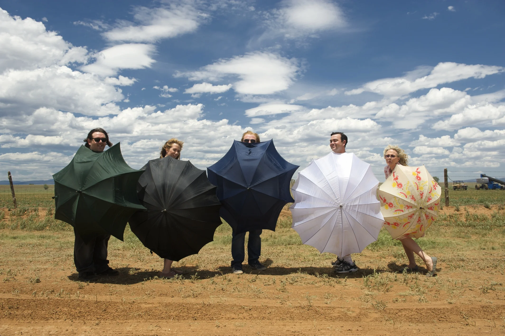 Nick Frost, Kristen Wiig, Simon Pegg, Joe Lo Truglio, and Blythe Danner all perform a umbrella dance on the set of Paul (2011)