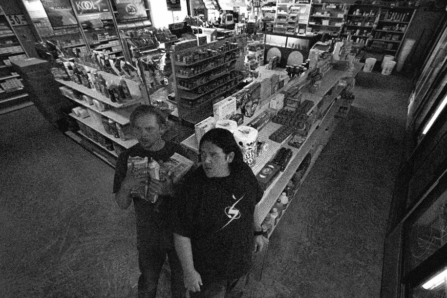Simon Pegg as Graeme Willy and Nick Frost as Clive Gollings on the security camera in Paul (2011)