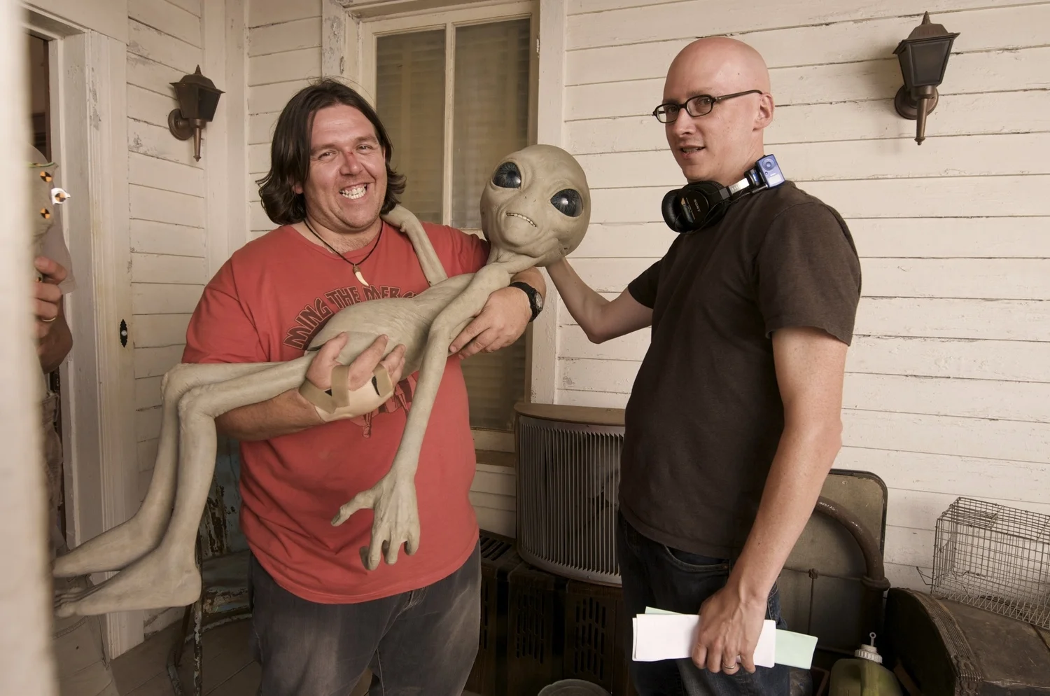 Nick Frost holds a really tired Paul as Director Greg Mottola gives some encouraging words on the set of Paul (2011)