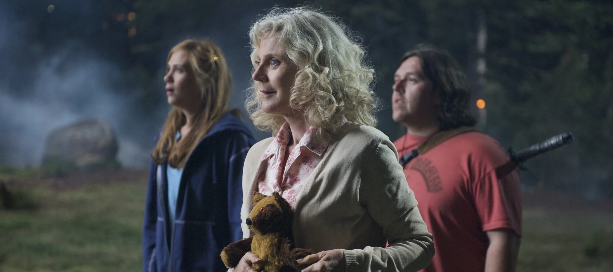 Kristen Wiig as Ruth Buggs, Blythe Danner as Tara Walton, and Nick Frost as Clive Gollings in Paul (2011)