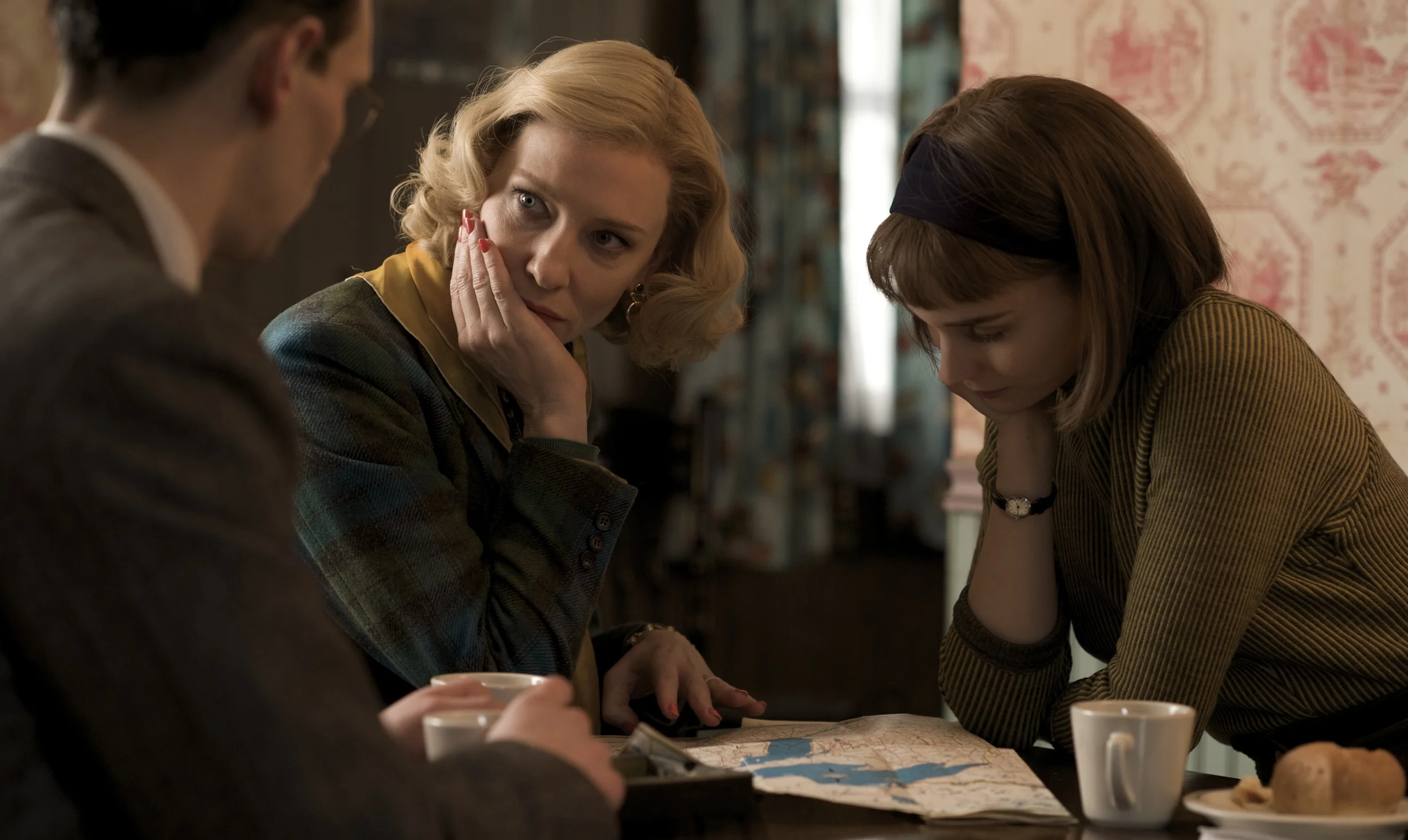 Cate Blanchett as Carol Aird and Rooney Mara as Therese Belivet in Carol (2015)