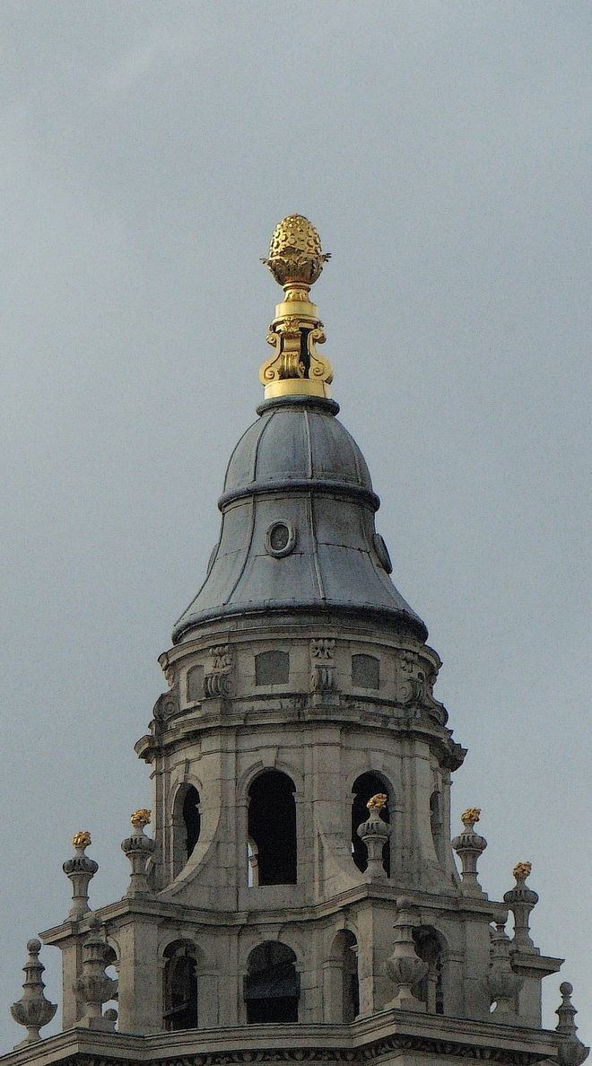 Pineapple on St. Paul's Cathedral.