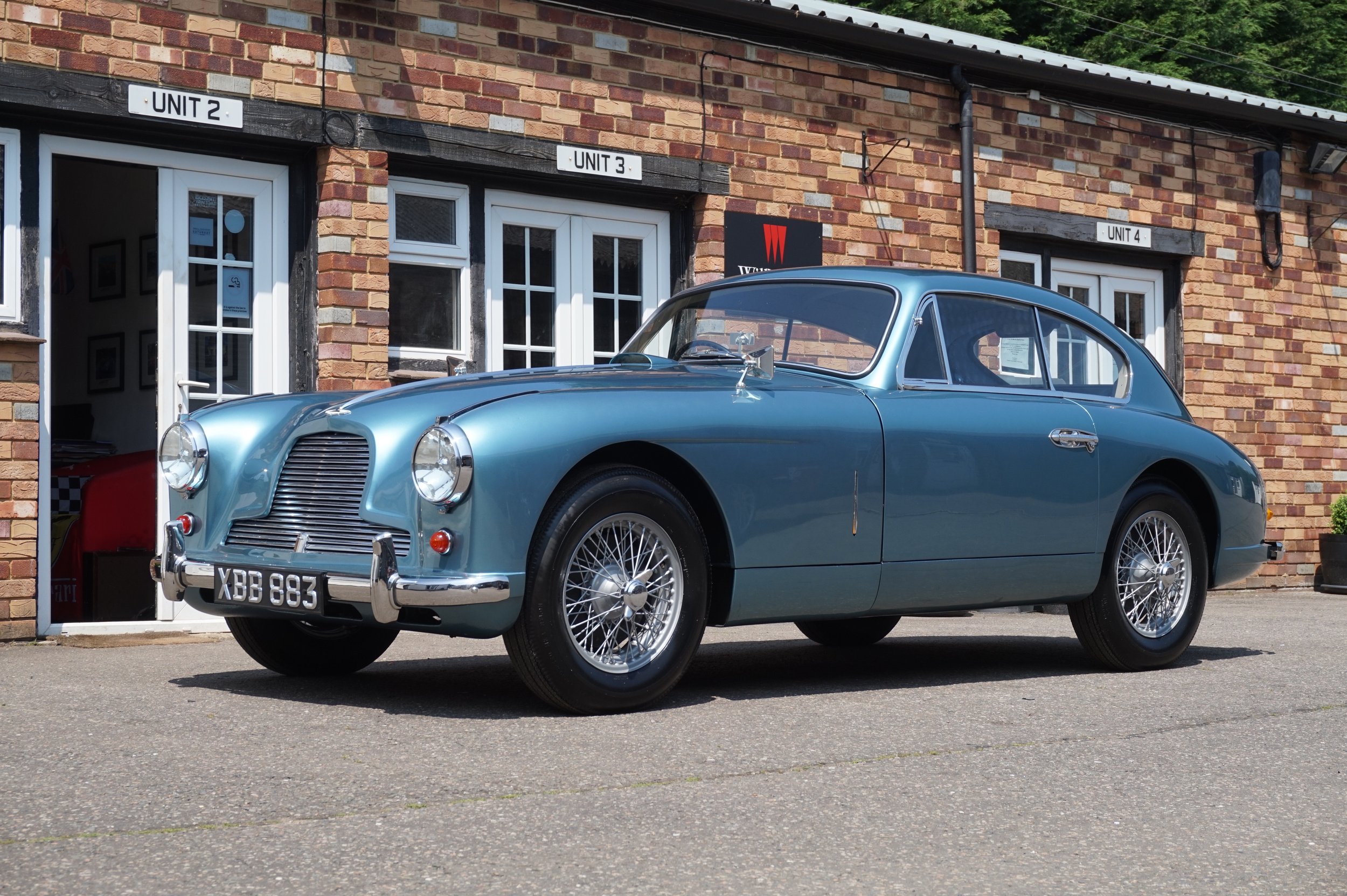 ASTON MARTIN DB2/4