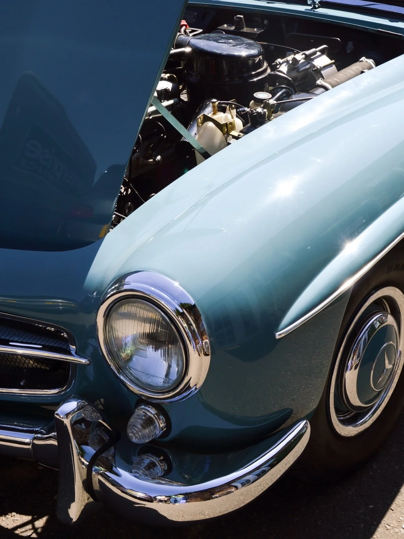 Mercedes 190 SL having its annual service and tune up plus a workshop reshuffle today.

#mercedes190sl #mercedes190 #classiccar #ferrari400