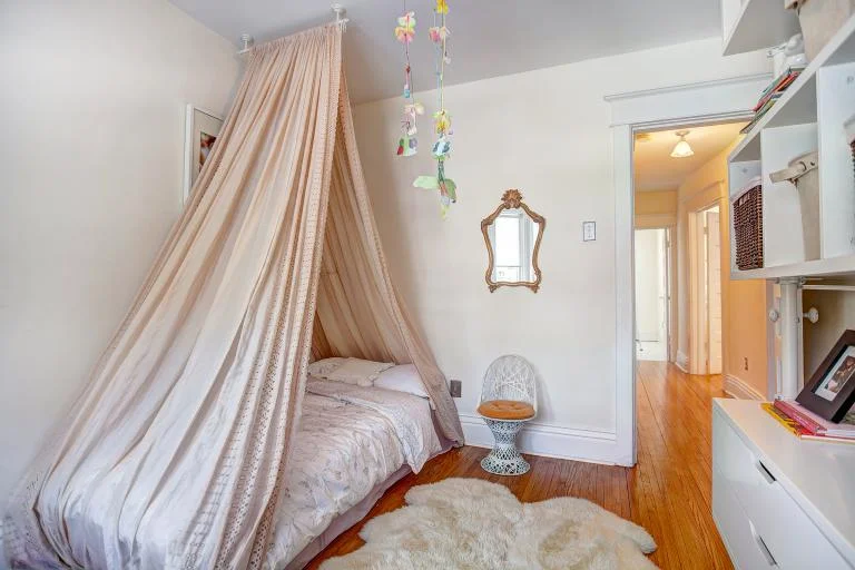 Algonquin Girl's Room