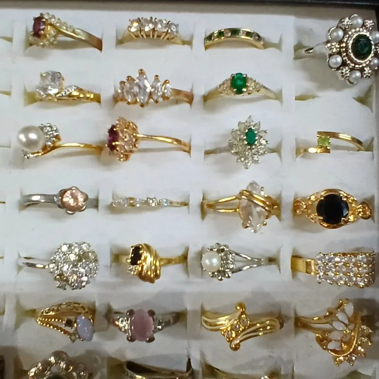 The Sneak Peek - Weekly Auction