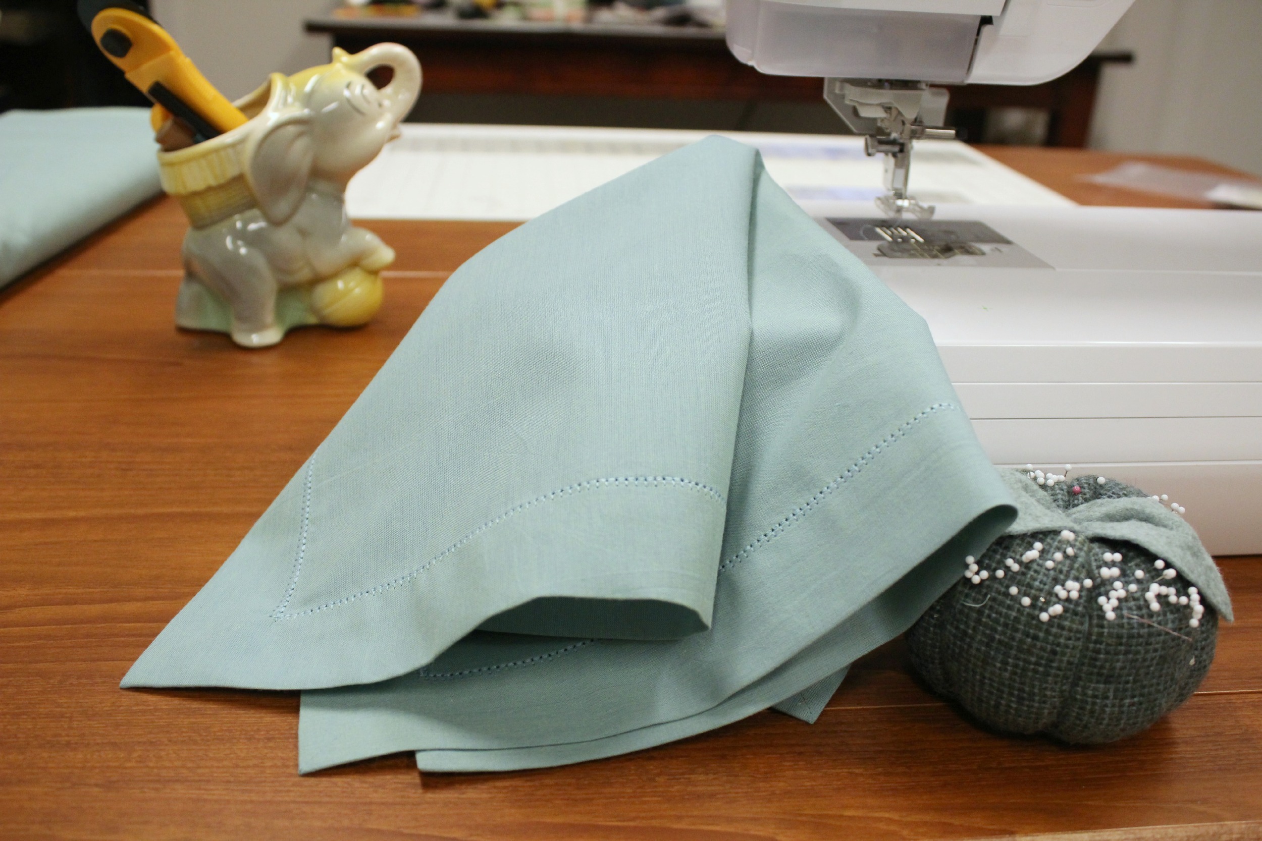 How to use a serger for making napkins