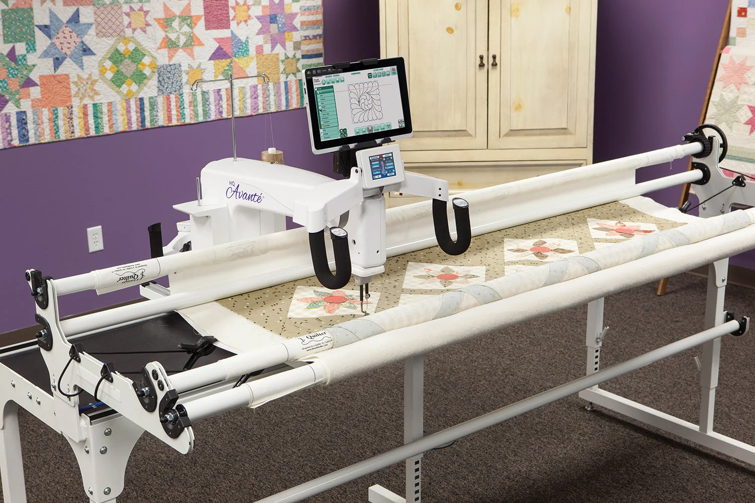 Handi Quilter frame.jpg