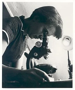 Rosalind Franklin was a chemist best known for her work on the X-ray diffraction images of DNA while at Kings College London, which led to the discovery of the DNA double helix. (photo: personal collection of Jenifer Glynn)
