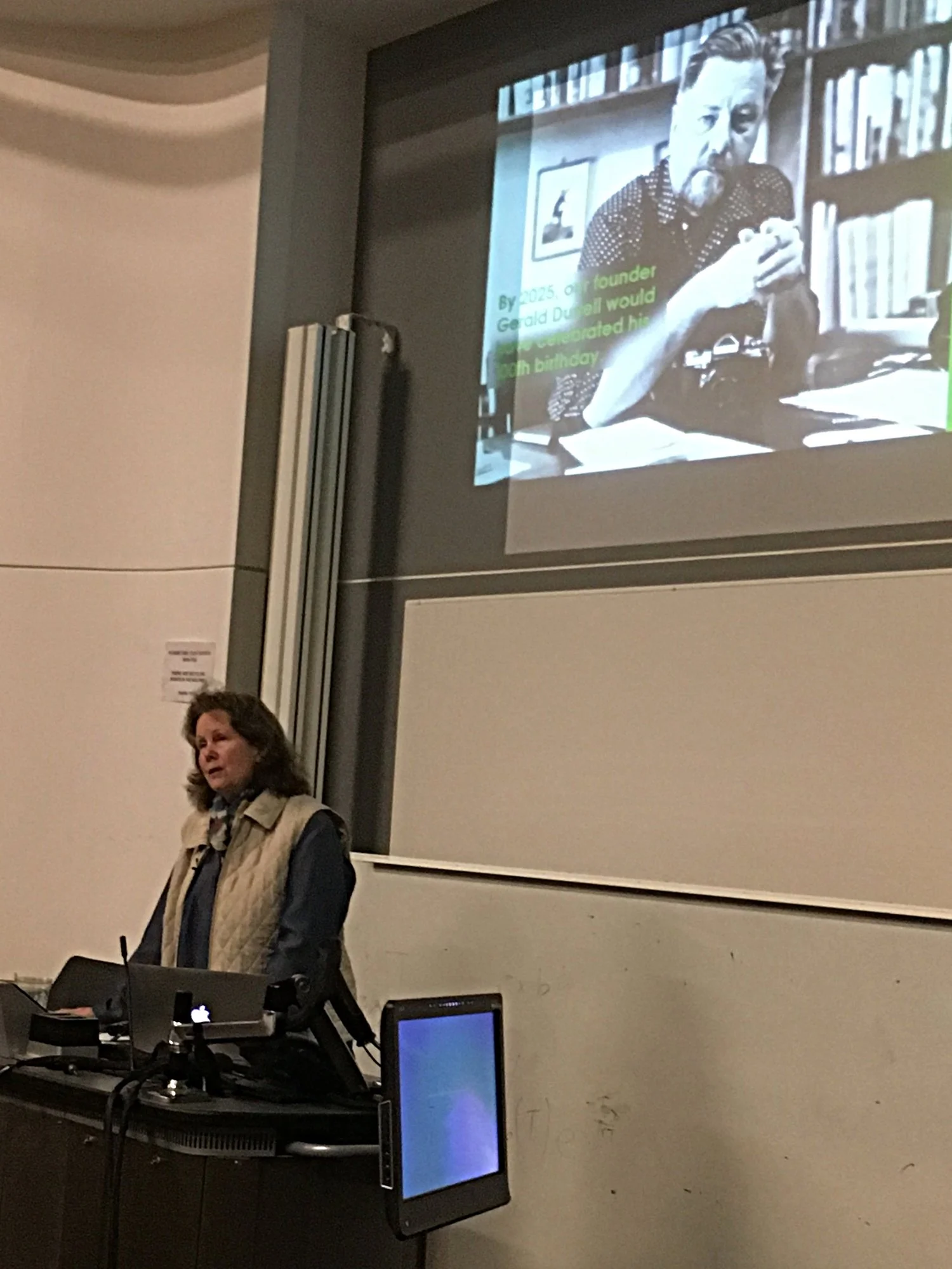 DR LEE DURRELL GIVING A LECTURE AT THE UNIVERSITY OF EXETER ENTITLED 'ISLAND INSPIRED CONSERVATION' 
