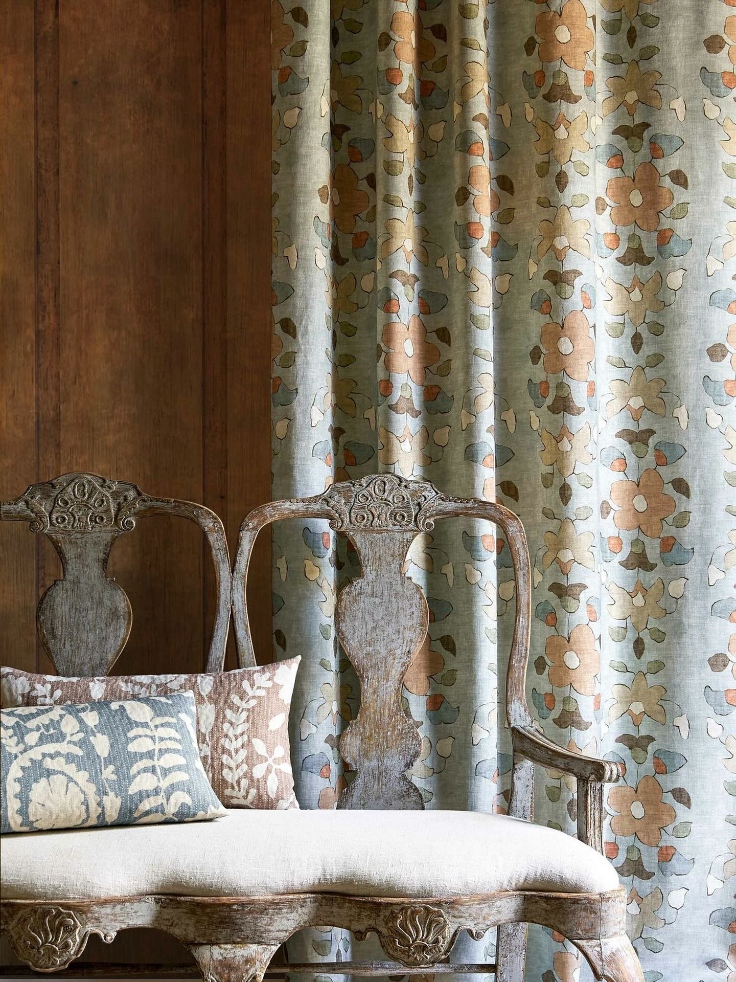 New textile crushing&hellip; the warmth of winter tones with a cool base. A gorgeous combination @lewisandwood. Now for the rug selection to suit.
.
#wintertones #lewisandwood #textilefavourites #classic #classictextilesclassichomes #classicinteriors