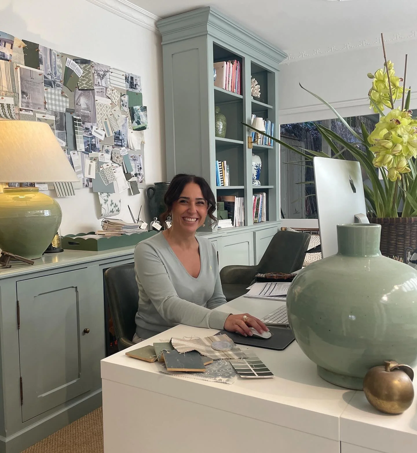 When the joinery colour is so good, you subconsciously dress to match. Merian, blending in and bossing spec sheets and  textile schemes like a true design pro.
#studiochic #classic #classicinteriors #classichomes #theclassicoutfitter