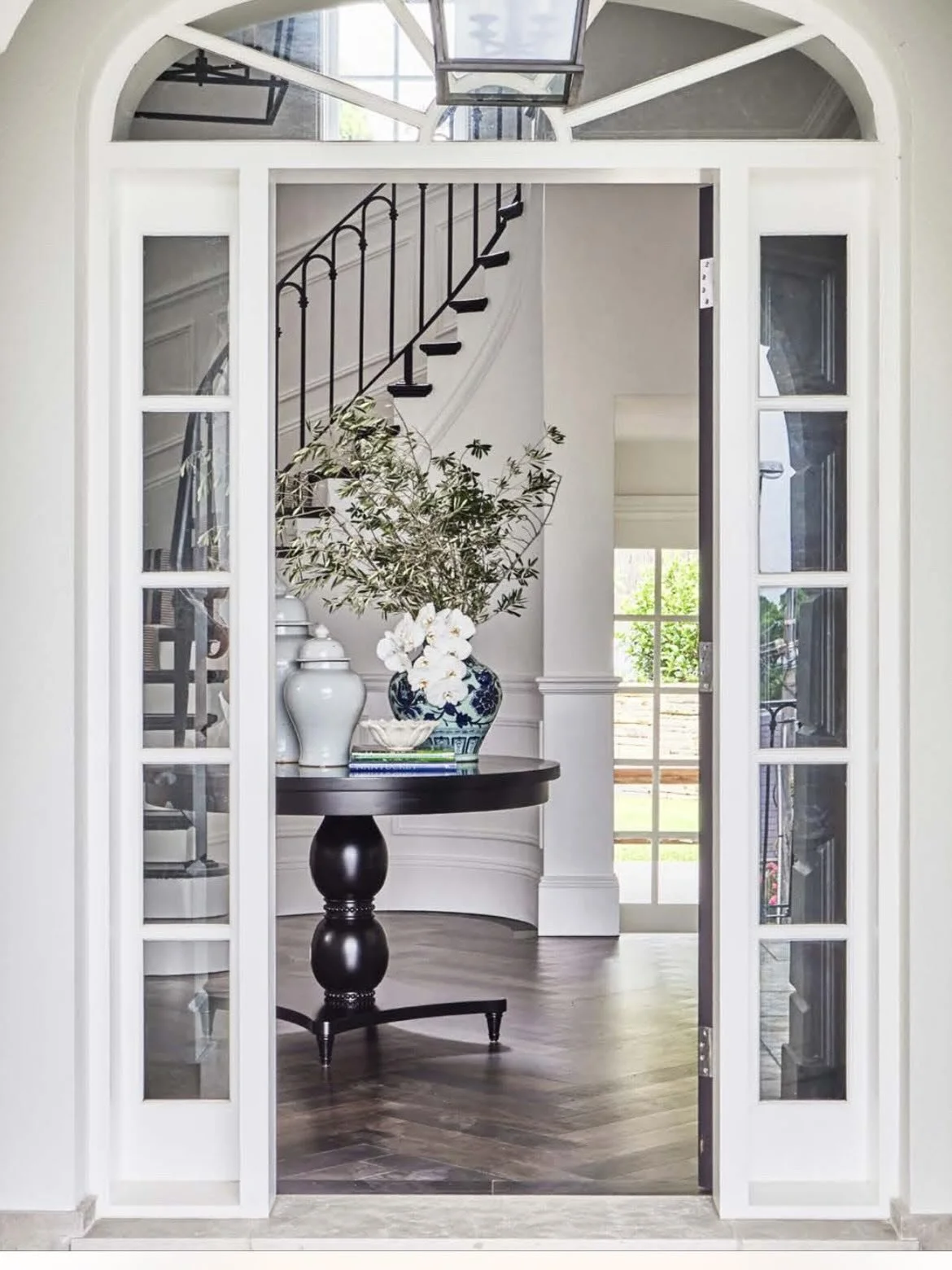 Thank you @homebeautiful for featuring a recent Bellevue Hill project completed by our team in your November issue. We loved refiguring this house to make a comfortable and functional family home for our clients working alongside @smith.tzannes @atla