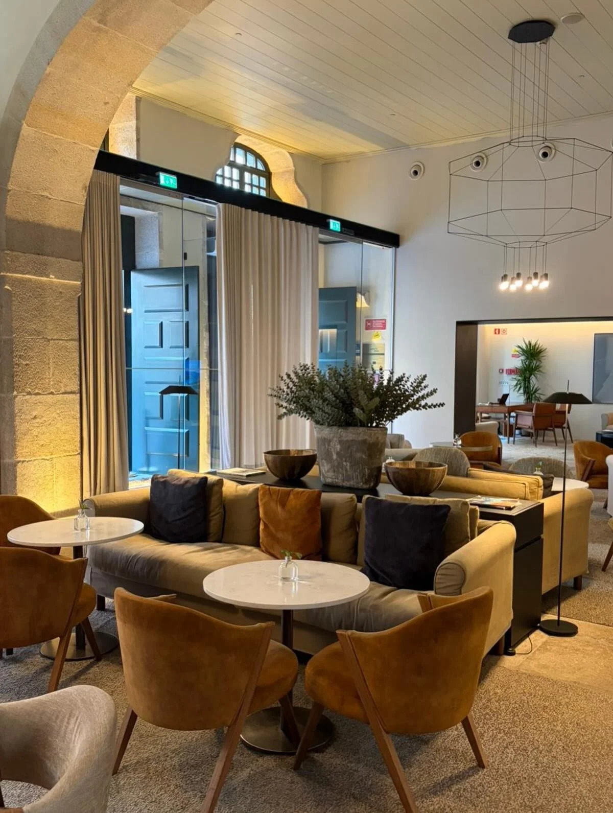 Another lovely stay in Portugal @portobayflores. Set within a restored 16th century palace, the entrance lobby which was once the palace&rsquo;s stables is an impressive welcome. It&rsquo;s stunning granite floors, sweeping staircase and its own cour