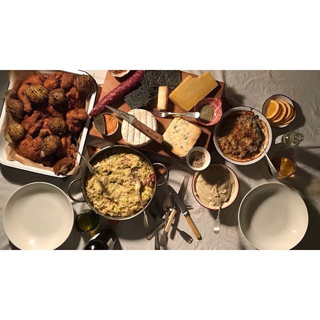 Christmas dinner with @petesy_williams, fried chicken, hassleback tatties, creamed king cabbage with goat bacon, bread sauce and introducing y&rsquo;all to celac n&rsquo; cheese. Cheese board for after! Derg, rollright, young buck and pistachio salam
