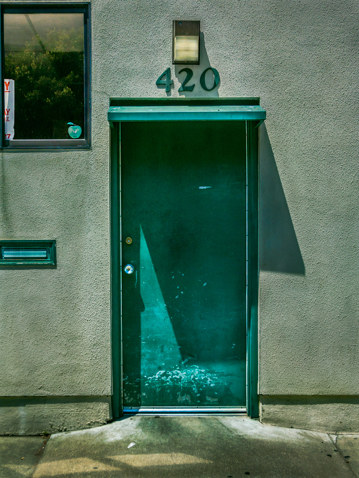 |#4| Persian Green Ste. 420 with steel-toe boot scrapes. Grimy stucco and elevated threshold. - Happy Easter; praise it!
