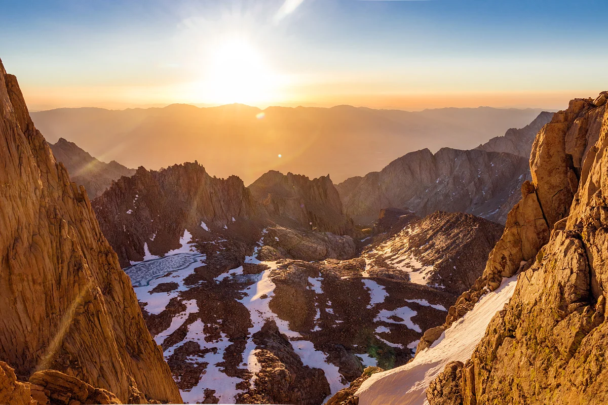 Iceberg-Lake-sunrise-between-keeler-needle-and-crroks-peak.jpg