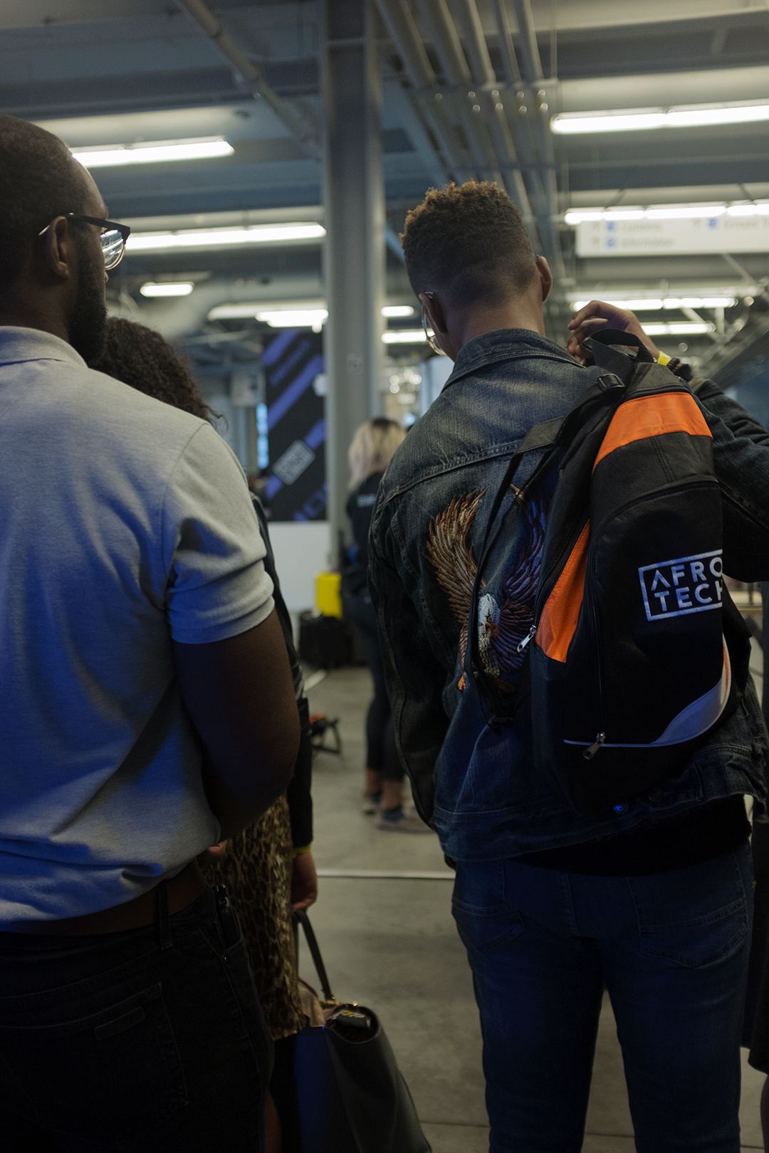 21_JACKETBOOKBAG.png