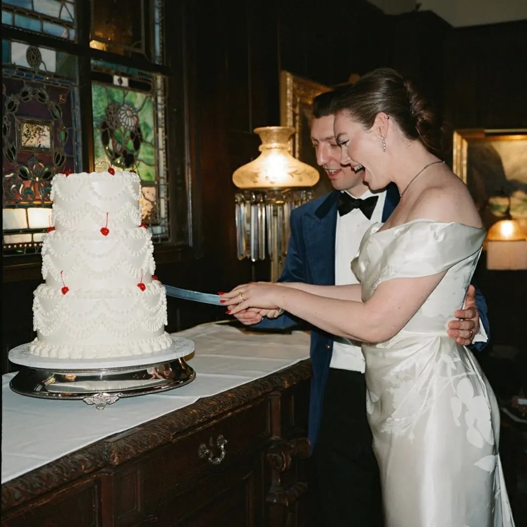 We were lucky enough to get a glimpse at Hannah and Phil's cake cutting at their wedding! We are always so happy to see these memorable moments from our clients.