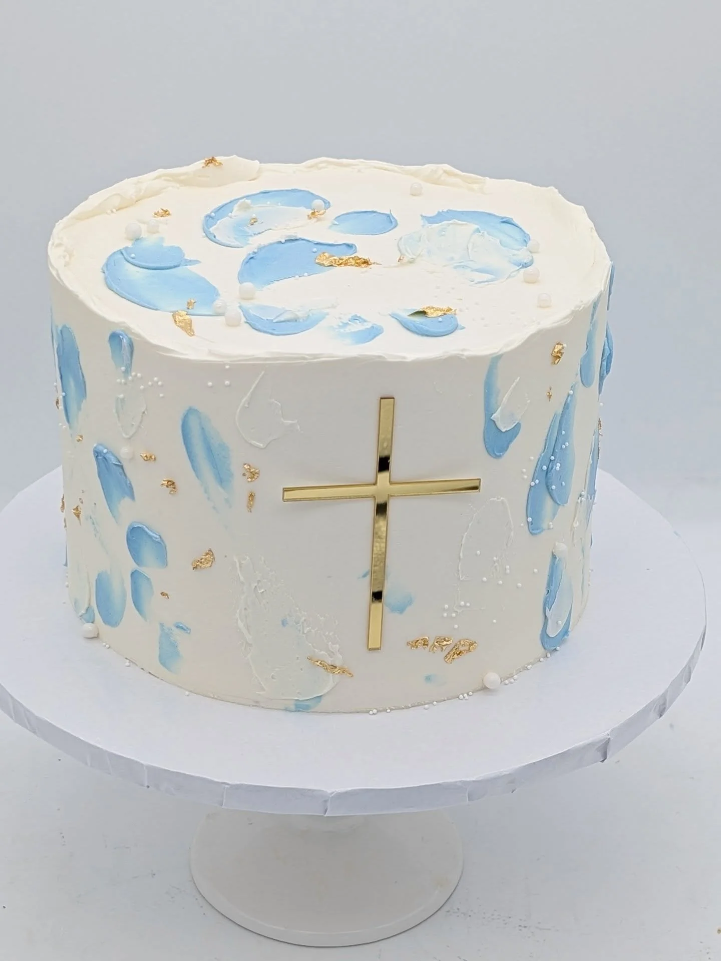 It's that time of year. 🤍⛪We are almost booked for the month of May, so reach out now if you are still in need of Communion or Confirmation cake🤍⛪