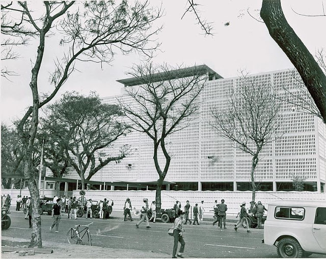 755px-US_Embassy,_Saigon,_January_1968.jpg