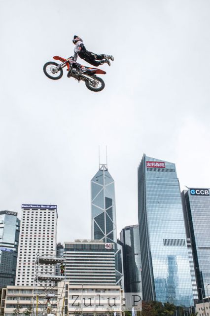 飛越香港嘛,這就是一些具意境的畫面