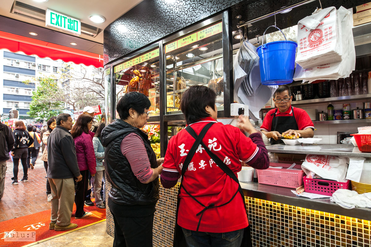 新店改為門外「斬料」,入內叫飯;毋須怕醜,入嚟坐低食亦得!