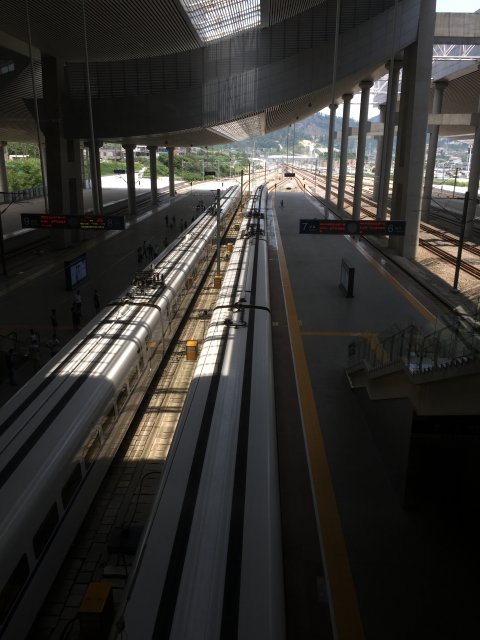 出發當日,當我在火車站看見老闆,才鬆了一口氣.卒之經過四小時的車程終於來到高達42度的廈門。