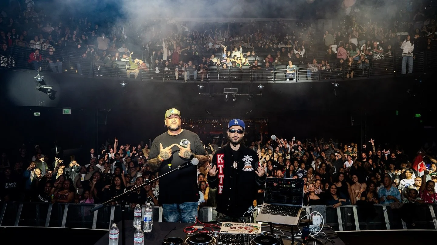 big love in the city of angels 🙏🏼 good times with our brother @joshtatofimusic @siaosimusic @iam_knova &amp; 🚾 @bigbodycisco @westernconference_ last night @thenovodtla 

🪣🔥🔺
📸 @hella.frames