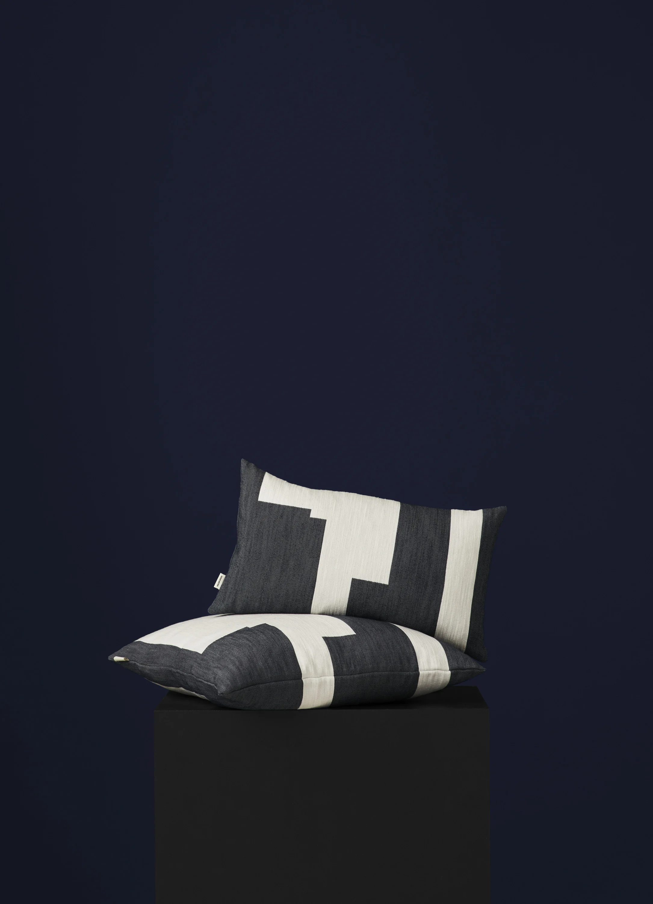 NW_ADDITIONAL_V028_dark.jpg
