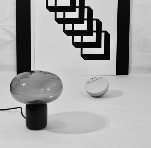 Karl-Johan Table Lampe - Black Marquina w. Smoked Glass & Aura Table Mirror - Stainless Steel // Photo by Yvgoyamag
