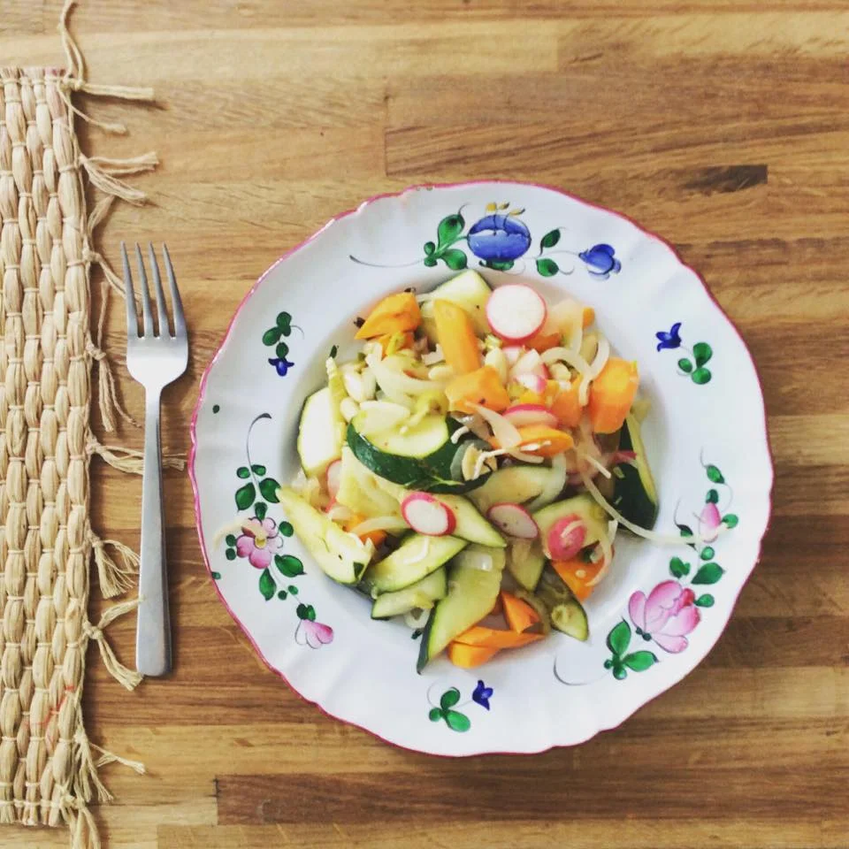 WOK DE LEGUMES CROQUANTS AU GINGEMBRE & CACAHUETES 