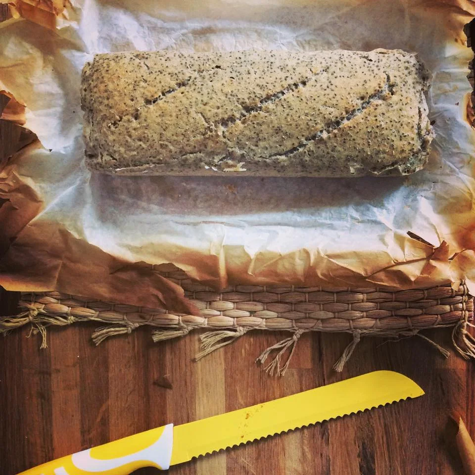 UN PAIN GLUTEN-FREE AUX GRAINES DE CHIA ET SARRAZIN BIO HYPER CROUSTILLANT & GOURMAND