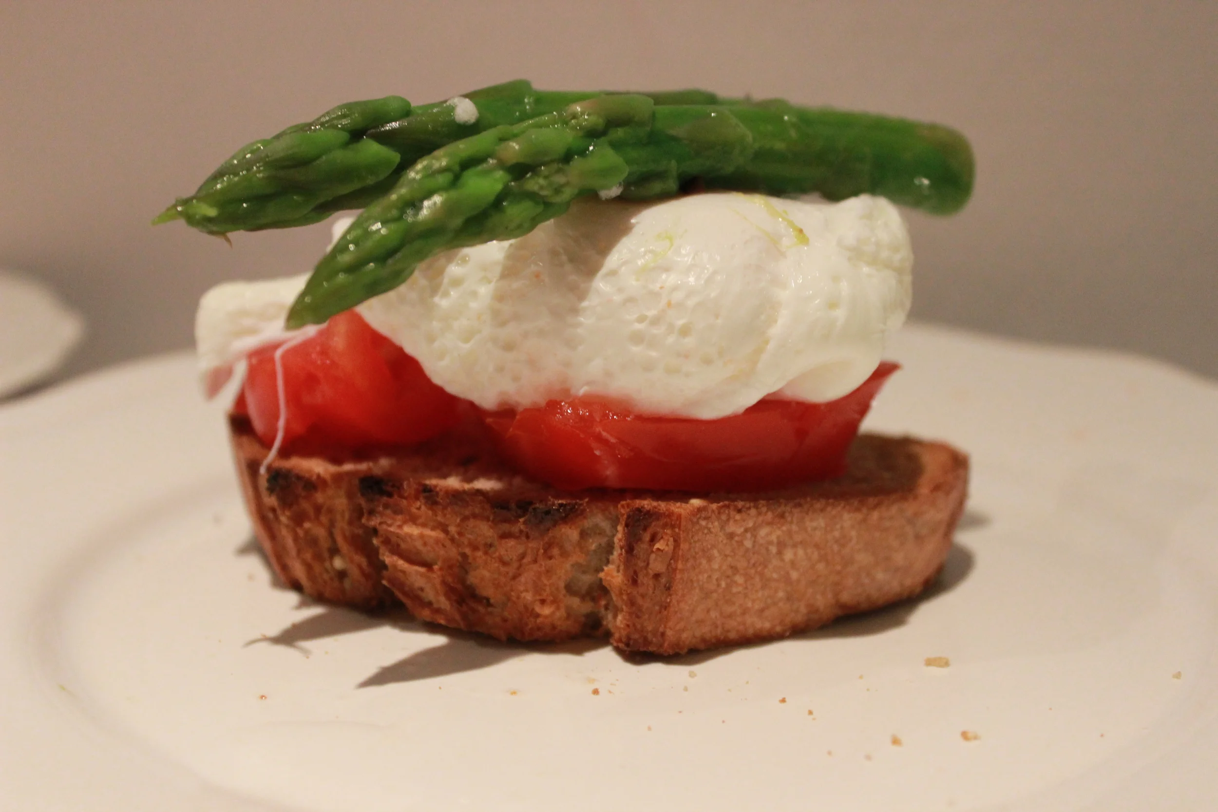 OEUF BENEDICT SUR PAIN AUX GRAINES SANS GLUTEN 