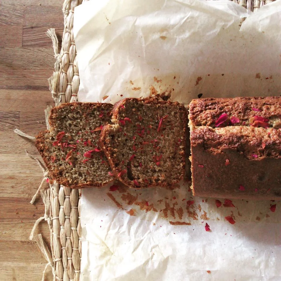 ROMANTIQUE, HEALTHY & SANS GLUTEN: LE CAKE A LA ROSE