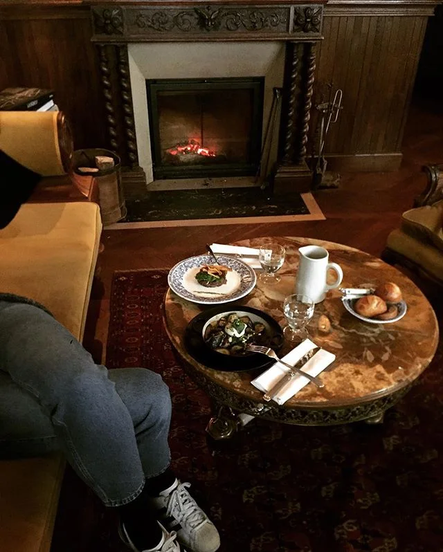 D&eacute;jeuner sur canap&eacute; 🔥 cc @mariefaureambroise ou comment commencer l'ann&eacute;e foodesquement. #food #hotel #photo #chill @hotelprovidenceparis