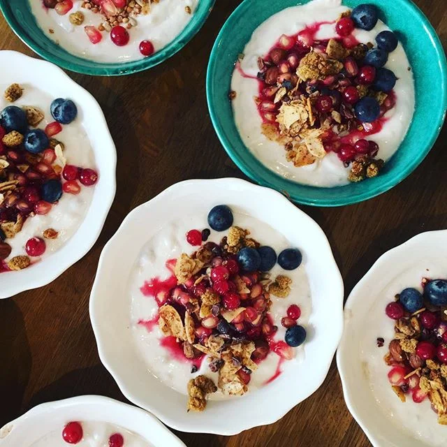LES GRANOLA BY INES 💃🏻#LIVE @brunchbyines --- #brunchclandestin #brunchparis #brunch #healthy #food #instafood #instagood #bunchhealthyparis #loft #people #glutenfree #vegan #green #love #photo #photooftheday #photography