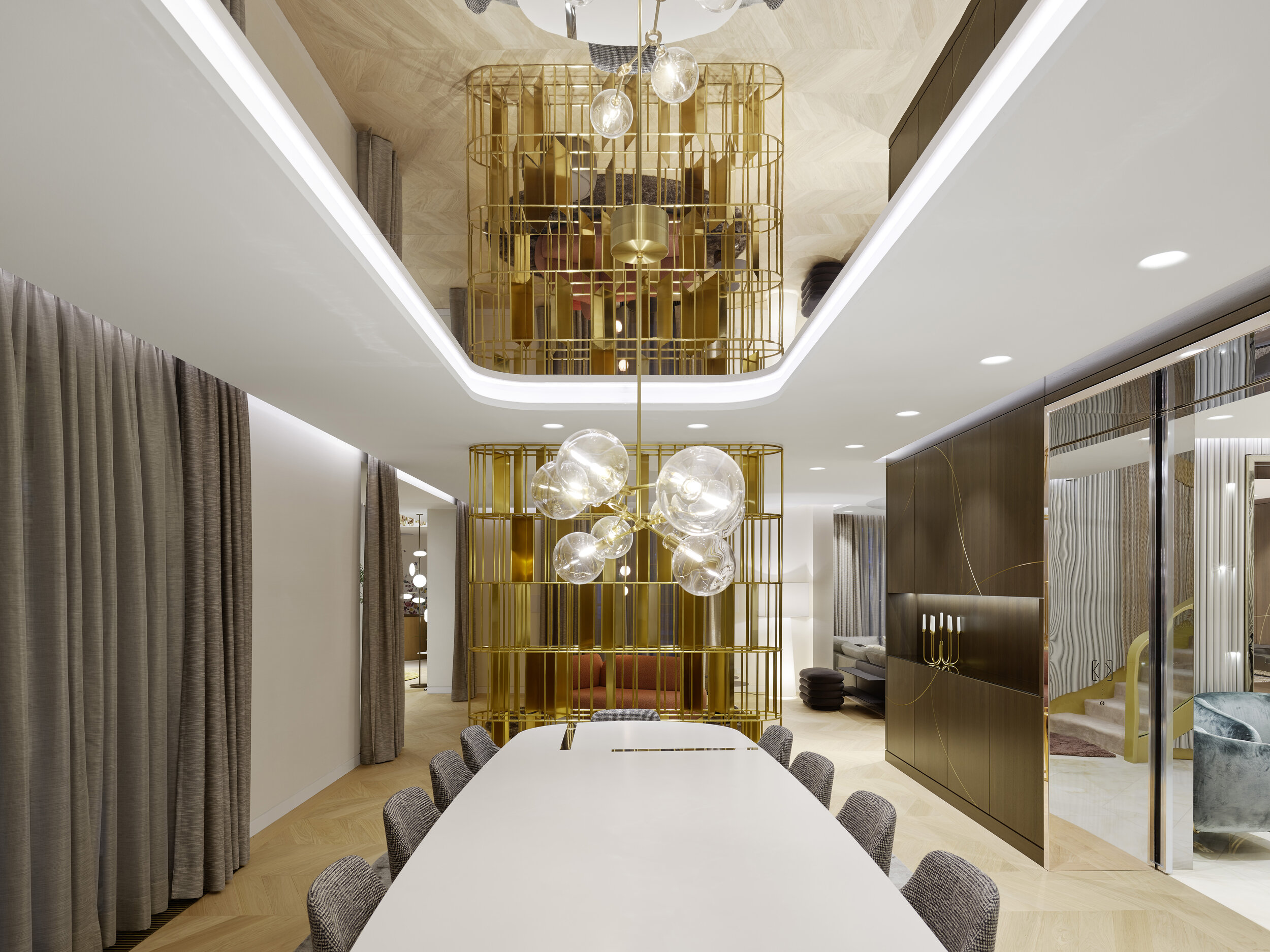 Villa: luxury villa, dining room, dining table, panelling, herringbone parquet oak, brass, ceiling mirror