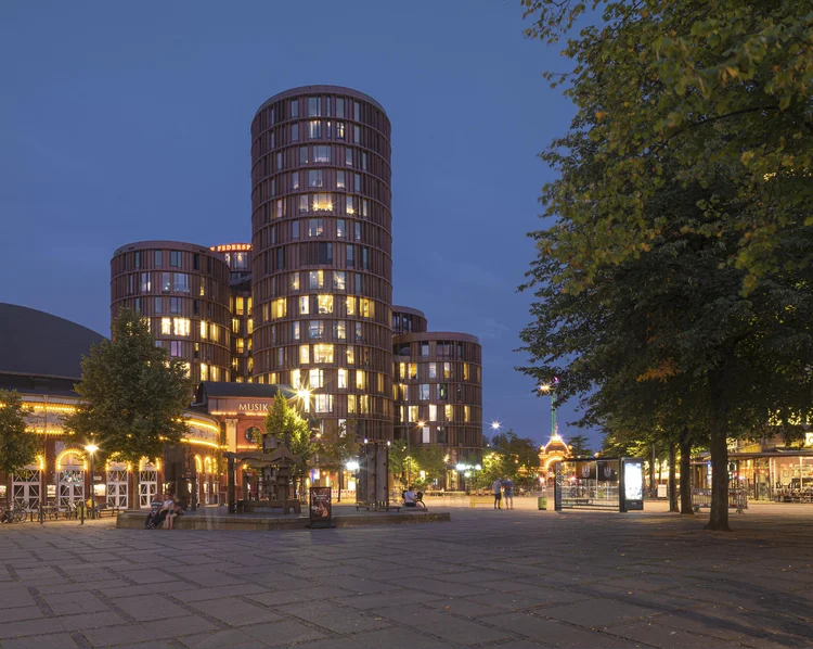 Axel Towers | Office Building | Commercial Architecture in the Urban Space