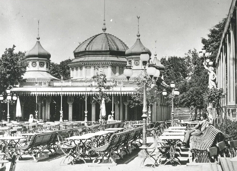 Pladsen foran Moriska pavillonen og Hasselbacken, ca. 1890